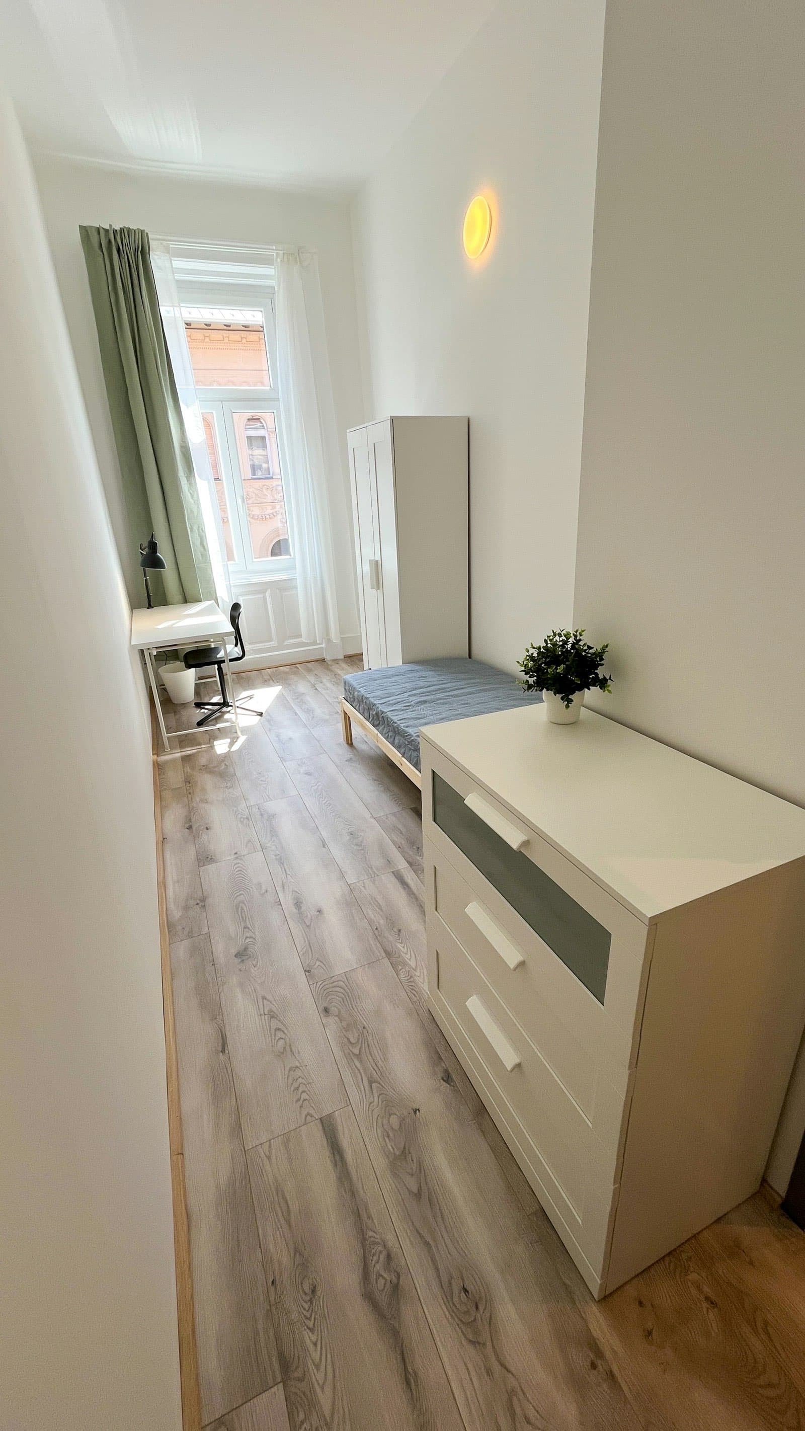 Rottenbiller "B" Room 2 - photo 1