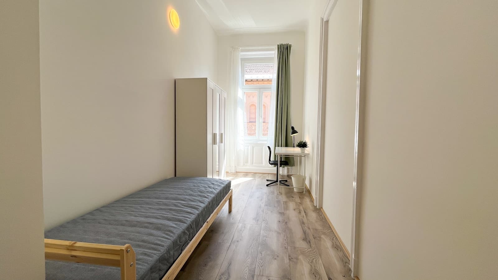 Rottenbiller "B" Room 3 - photo 1