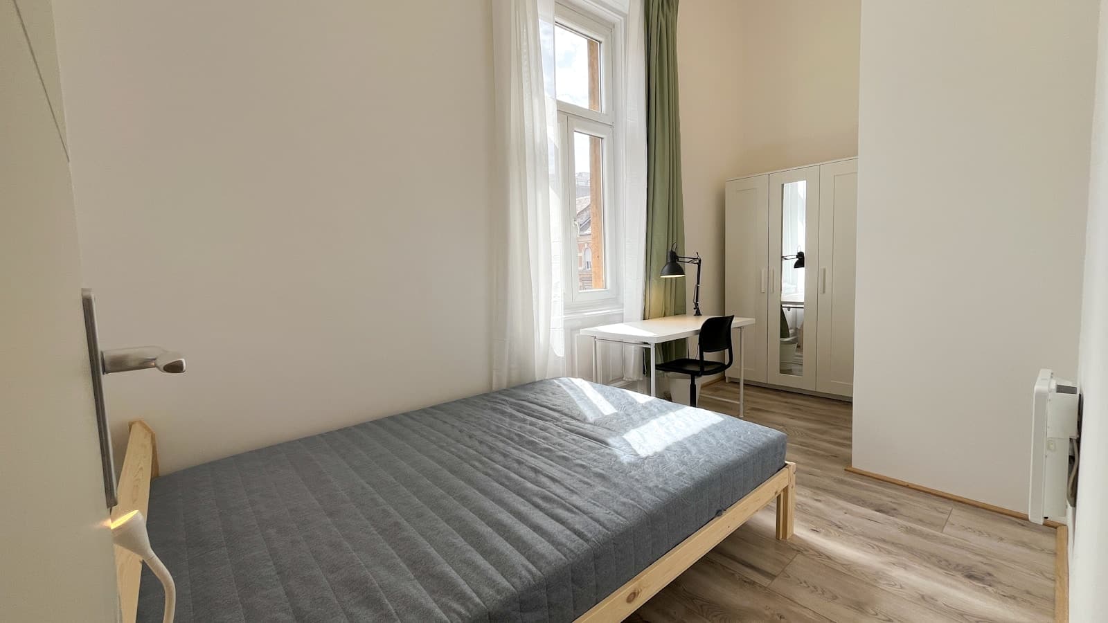 Rottenbiller "B" Room 6 - photo 1